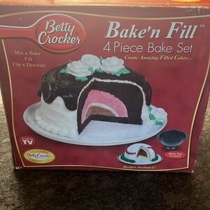 Betty Crocker Vintage Bake n Fill 4 piece bake set believed new without tags.